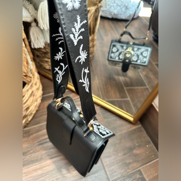 Gorgeous embroidered purse! - Picture 5 of 5